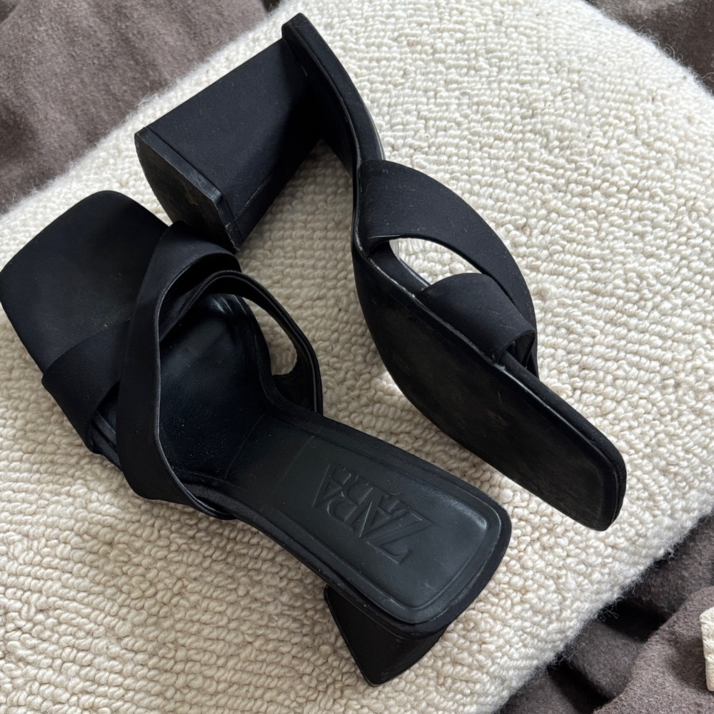 Zara Black Crisscross Square-Toe Block Heel Mules